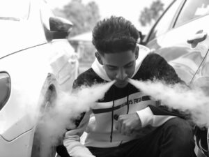 Read more about the article Driving And Vaping – Should Brits Vape While Driving
